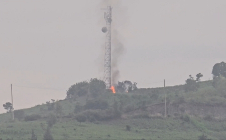 Umuvugizi wa AFC/M23, Lawrence Kanyuka yemeje ko ibisasu biri kugwa mu bice igenzura biri guturuka mu Burundi