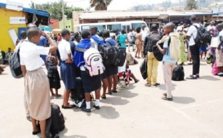 Abanyeshuri batangiye kwitegura gusubira ku ishuri nyuma yiminsi mikuru isoza umwaka tuvuyemo